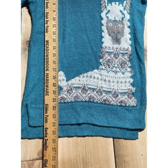 Hollister Women's V neck pull over teal Llama sweater. soft. stretch. XS - Picture 4 of 5